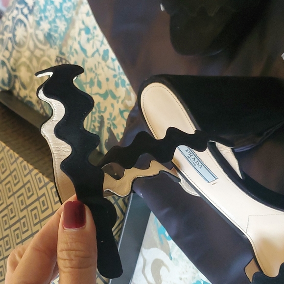 Black suede heel Prada - Picture 7 of 7